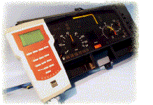 Der CAN-Analyser CANtrax im Einsatz an einem ACTROS-Display